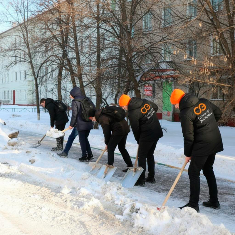 Уборка снега с крыш и территорий в Белово